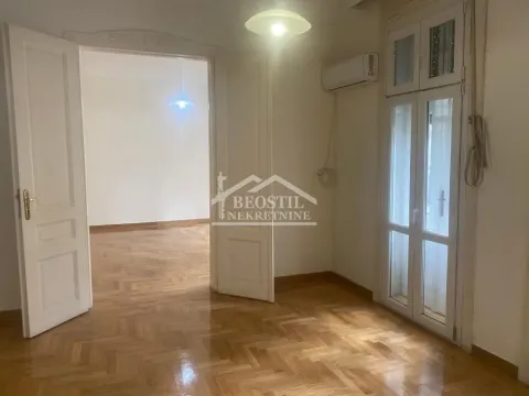 Izdavanje, četvorosoban stan, 135m², Skadarlija, Beograd - image 13