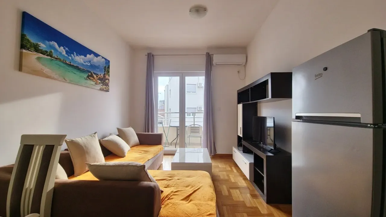 Izdavanje, jednosoban stan, 41m², Budva, Crna Gora