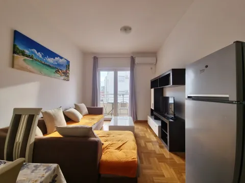 Rent, one bedroom apartment, 41m², Budva, Crna Gora - image 1