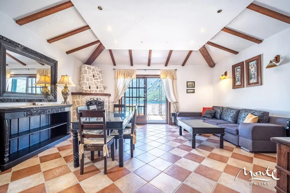 Prodaja, dvosoban stan, 92m², Kostanjica, Kotor