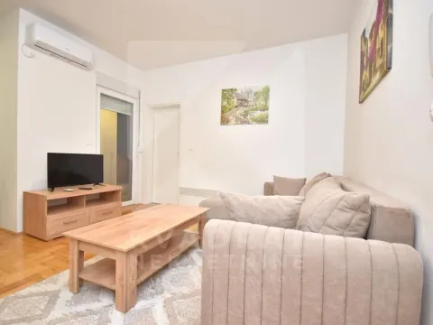 Izdavanje, dvosoban stan, 56m², Stari Aerodrom, Podgorica - image 3