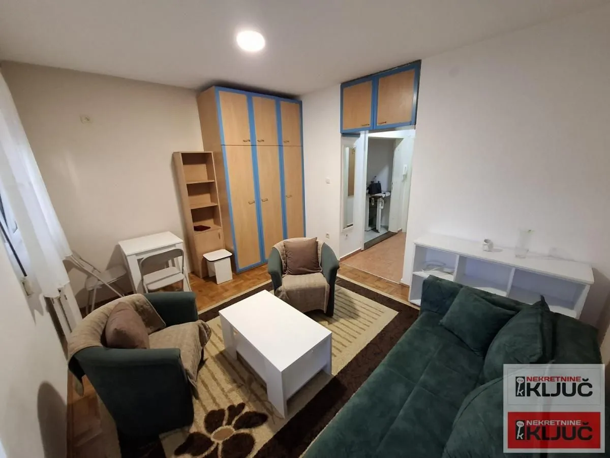 Izdavanje, garsonjera, 26m², Socijalno, Novi Sad Sve Podlokacije