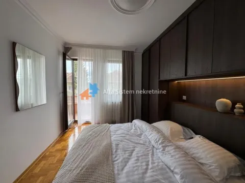 Rent, four bedroom apartment, 163m², Savski Venac, Beograd - image 21
