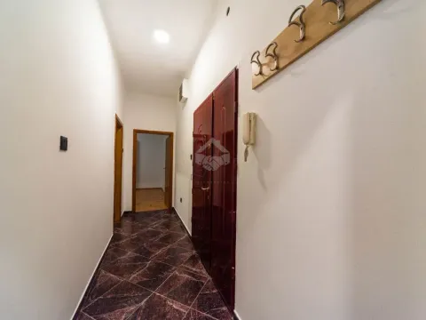 Izdavanje, poslovni prostor, 61m², Centar, Podgorica - image 10