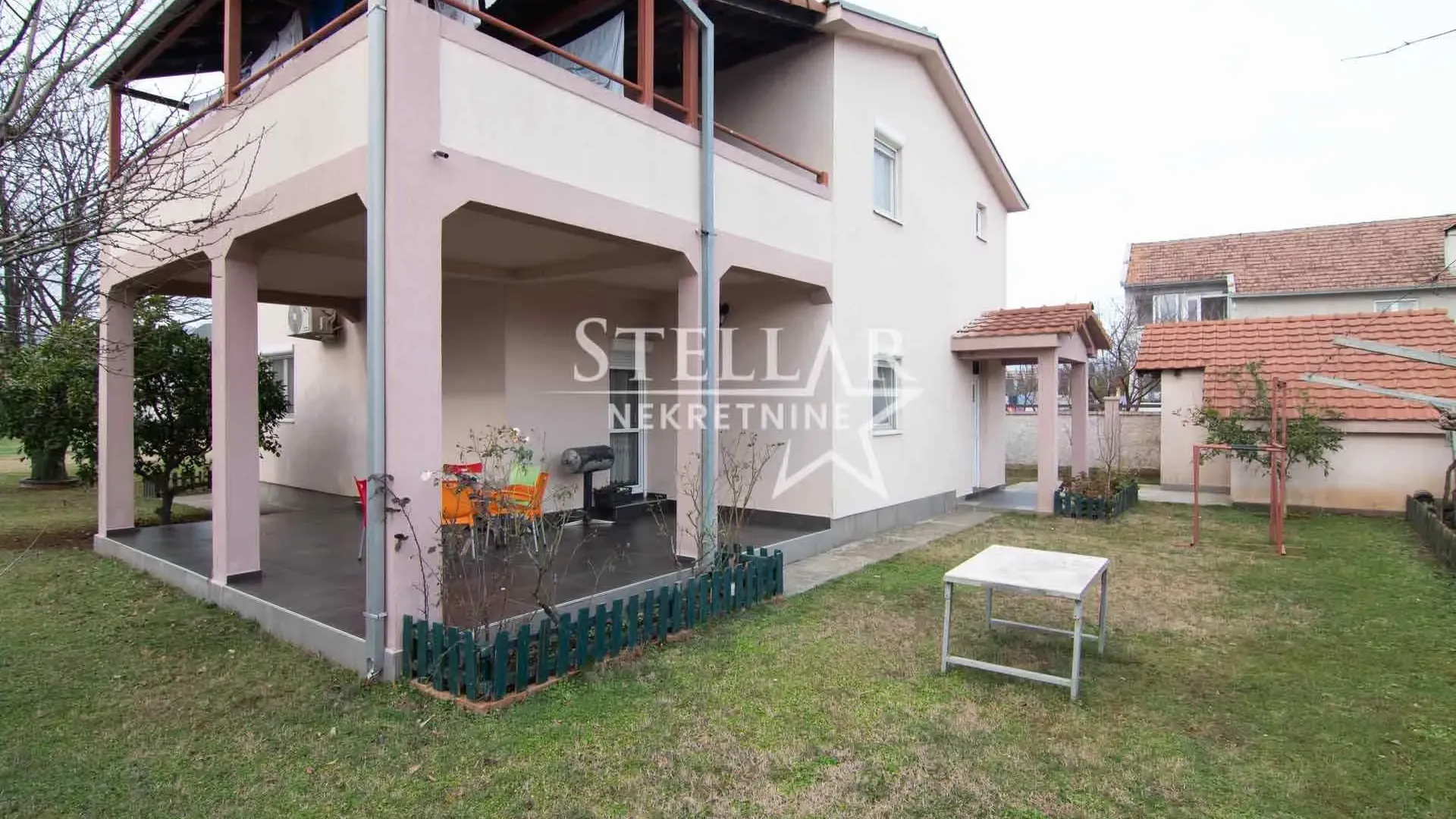 Rent, house, 300m², Donji Kokoti, Podgorica