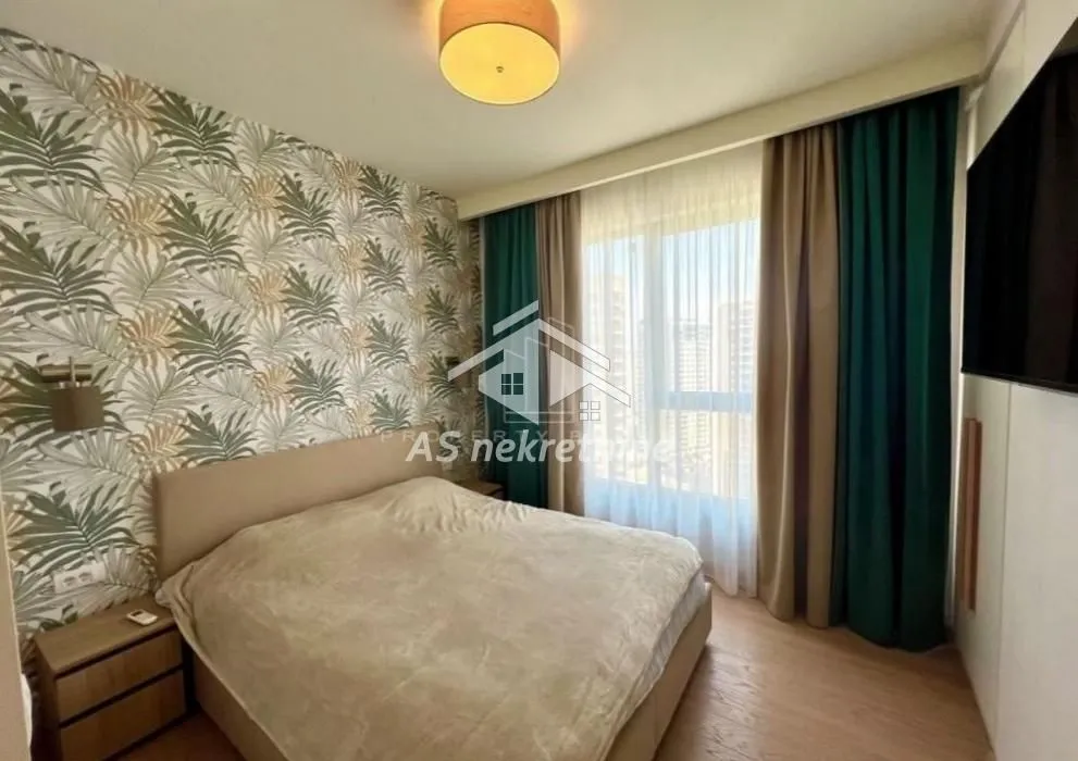 Izdavanje, trosoban stan, 83m², Savski Venac, Beograd