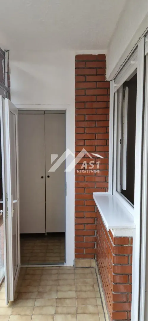 Izdavanje, jednosoban stan, 33m², Bulevar Oslobodjenja, Novi Sad Sve Podlokacije