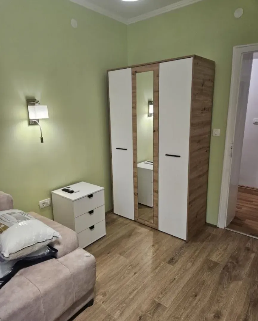 Izdavanje, dvosoban stan, 57m², Centar, Nikšić