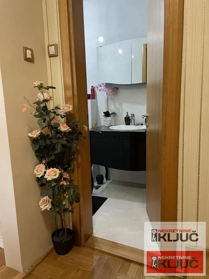 Prodaja, četvorosoban stan, 124m², Grbavica, Novi Sad Sve Podlokacije