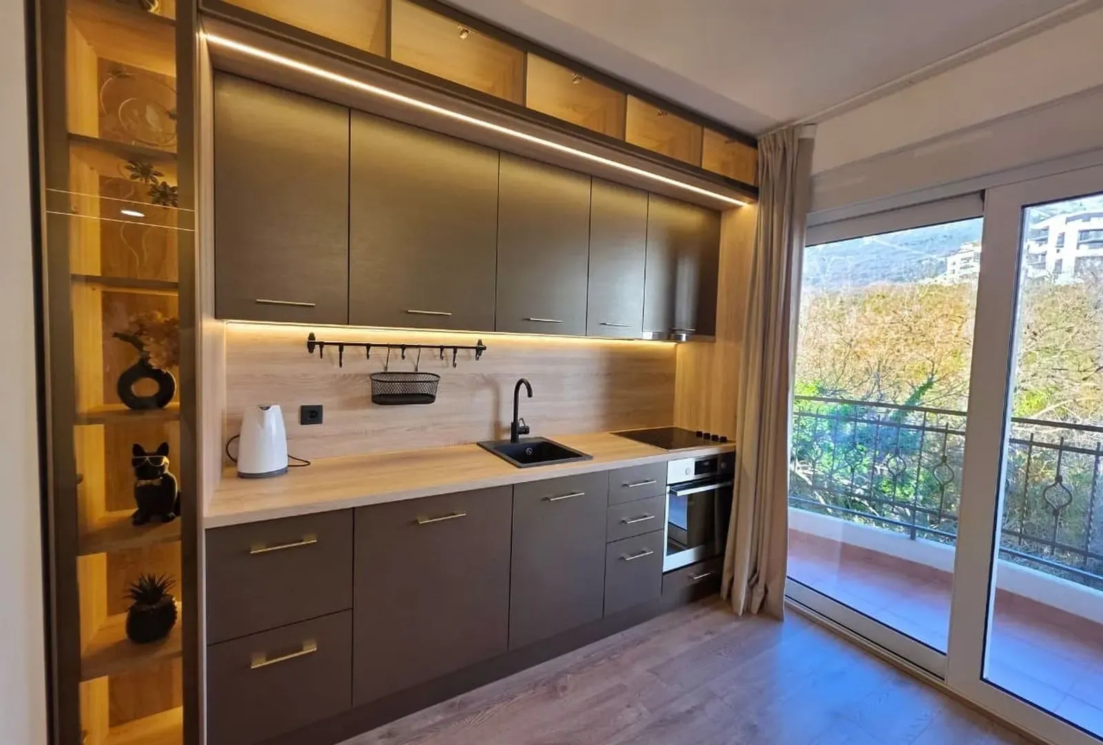 Sale, four bedroom apartment, 107m², Bečići, Budva