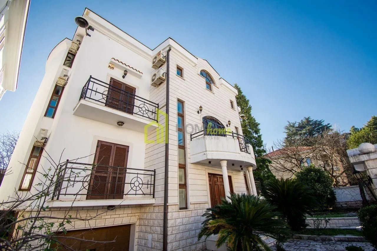 Rent, house, 750m², Gorica C, Podgorica