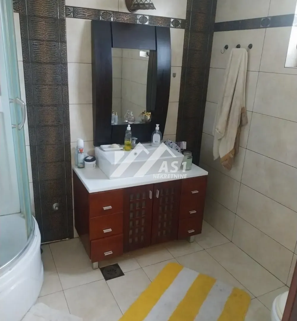 Izdavanje, kuća, 180m², Čerević, Beočin