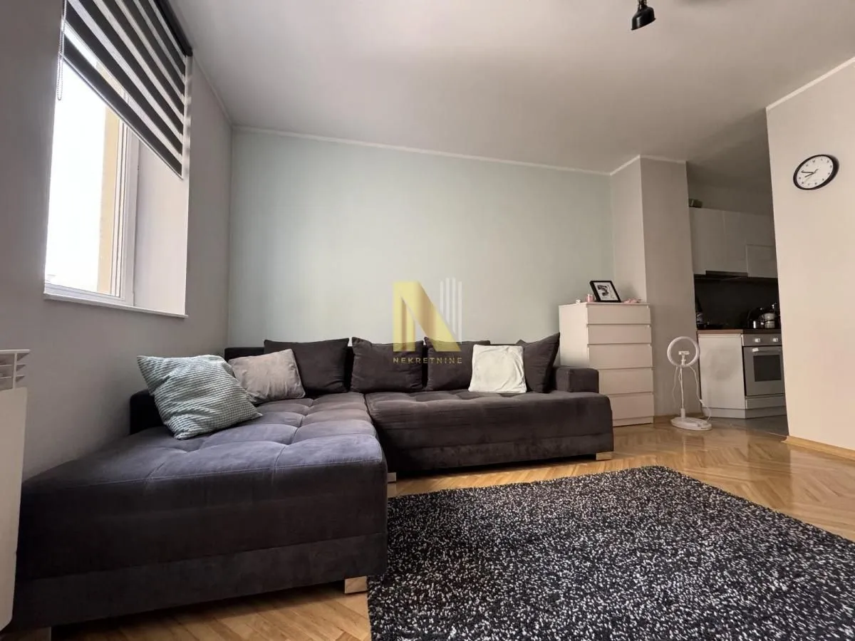 Izdavanje, jednosoban stan, 33m², Bulevar Evrope, Novi Sad Sve Podlokacije
