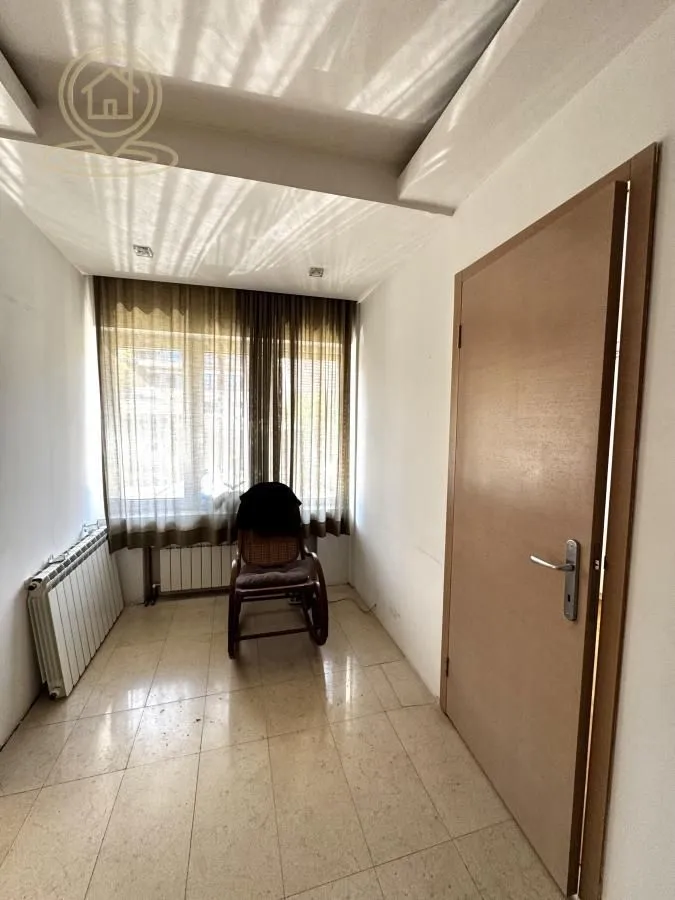 Izdavanje, četvorosoban stan, 110m², Voždovac Sve Podlokacije, Beograd