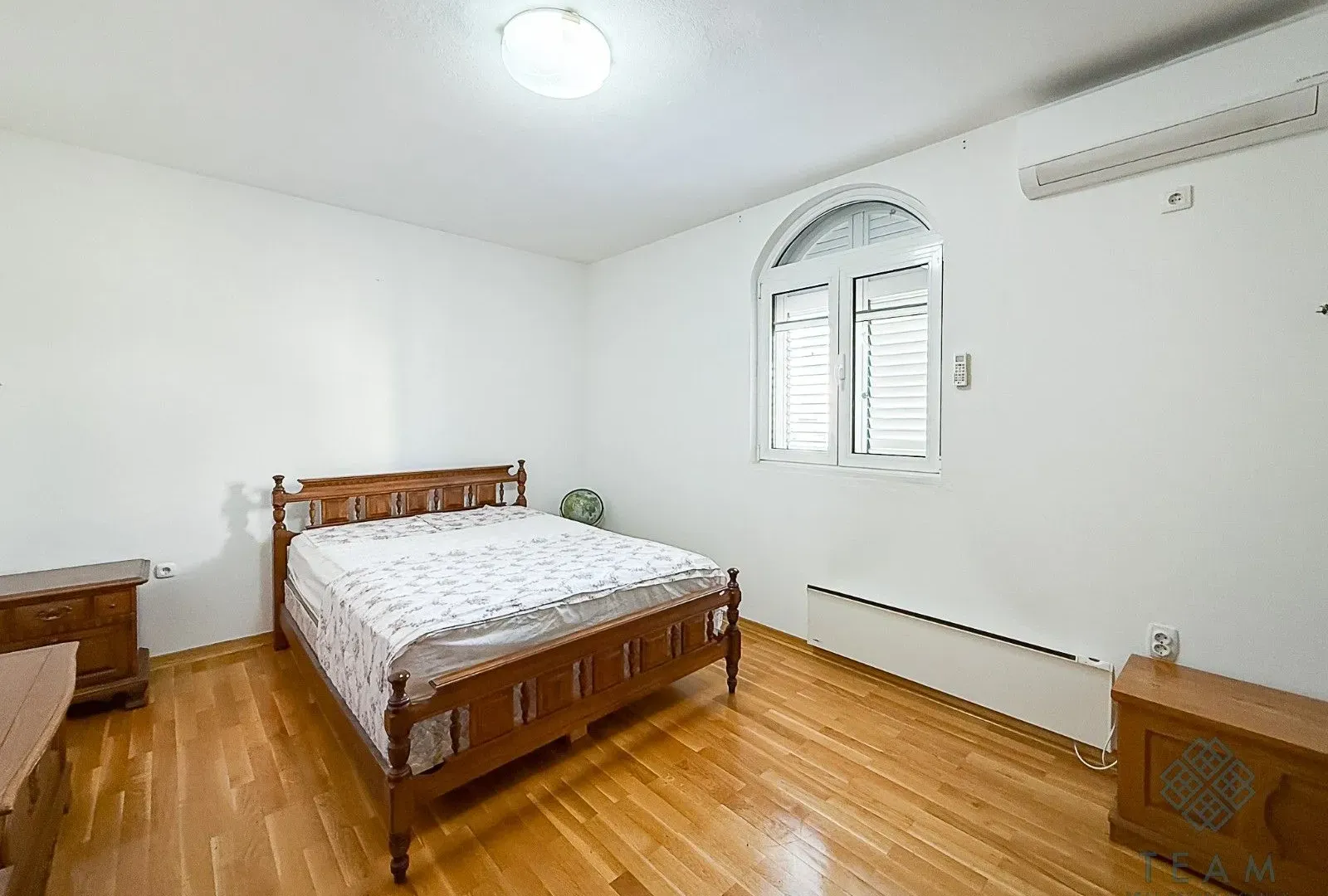 Rent, house, 400m², Zlatica, Podgorica