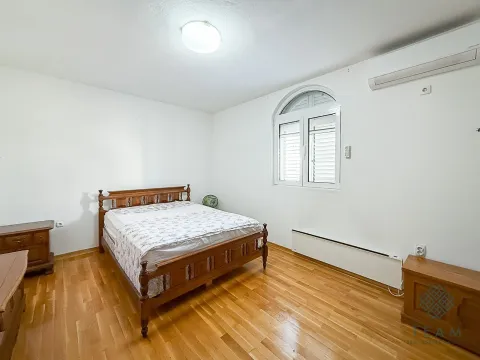 Rent, house, 400m², Zlatica, Podgorica - image 9