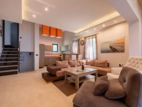 Prodaja, kuća, 560m², Šušanj, Bar - image 7