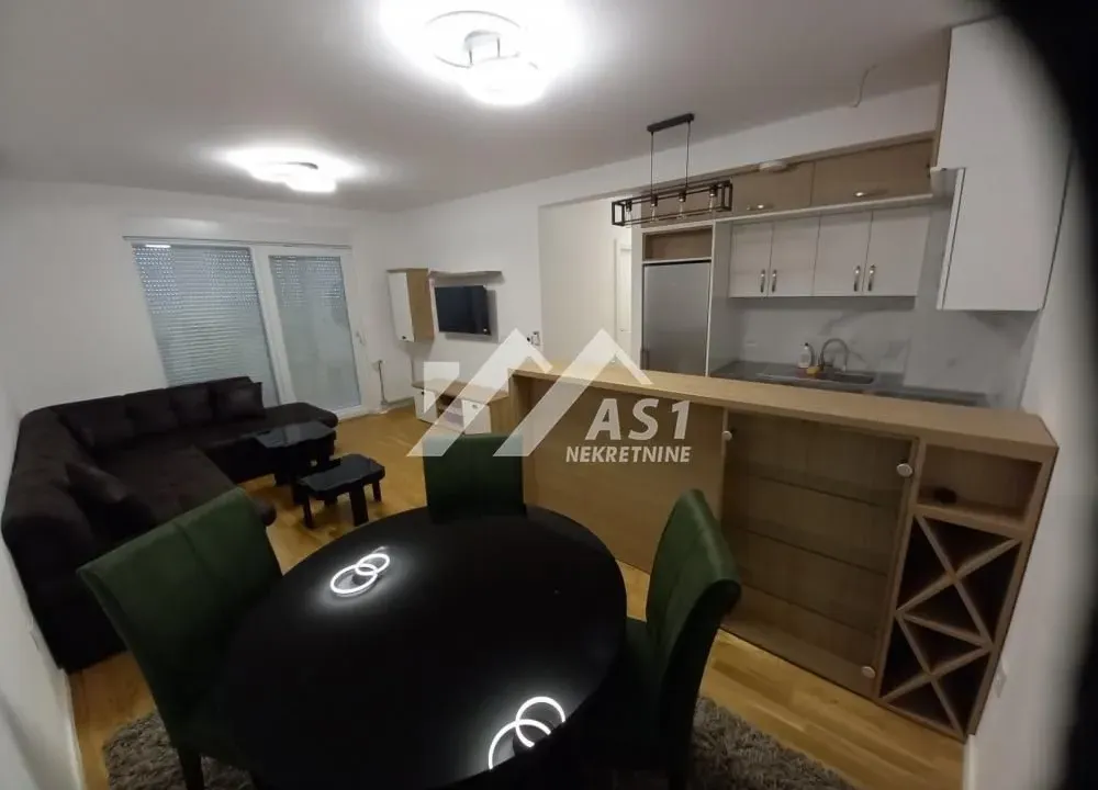 Izdavanje, trosoban stan, 60m², Novi Sad Sve Podlokacije, Novi Sad