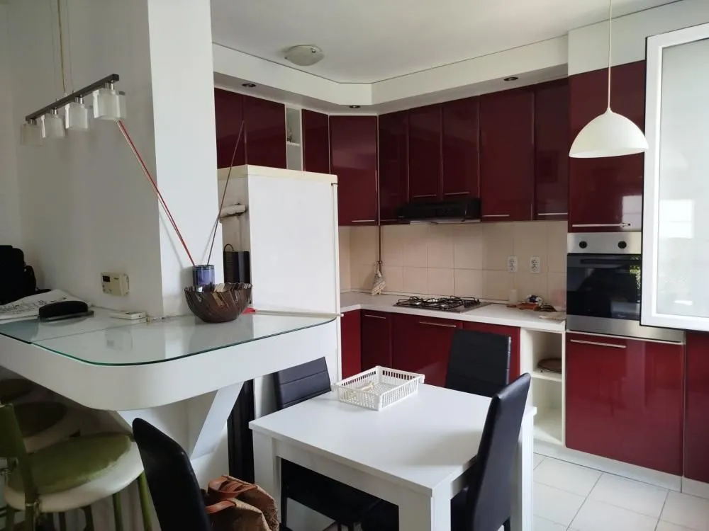 Prodaja, trosoban stan, 74m², Vojvode Vlahovica, Beograd