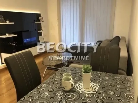 Izdavanje, dvosoban stan, 40m², Centar, Novi Sad