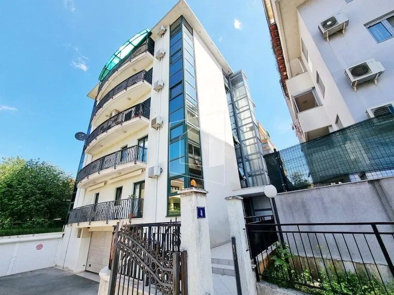 Rent, apartment, 100m², Gorica C, Podgorica