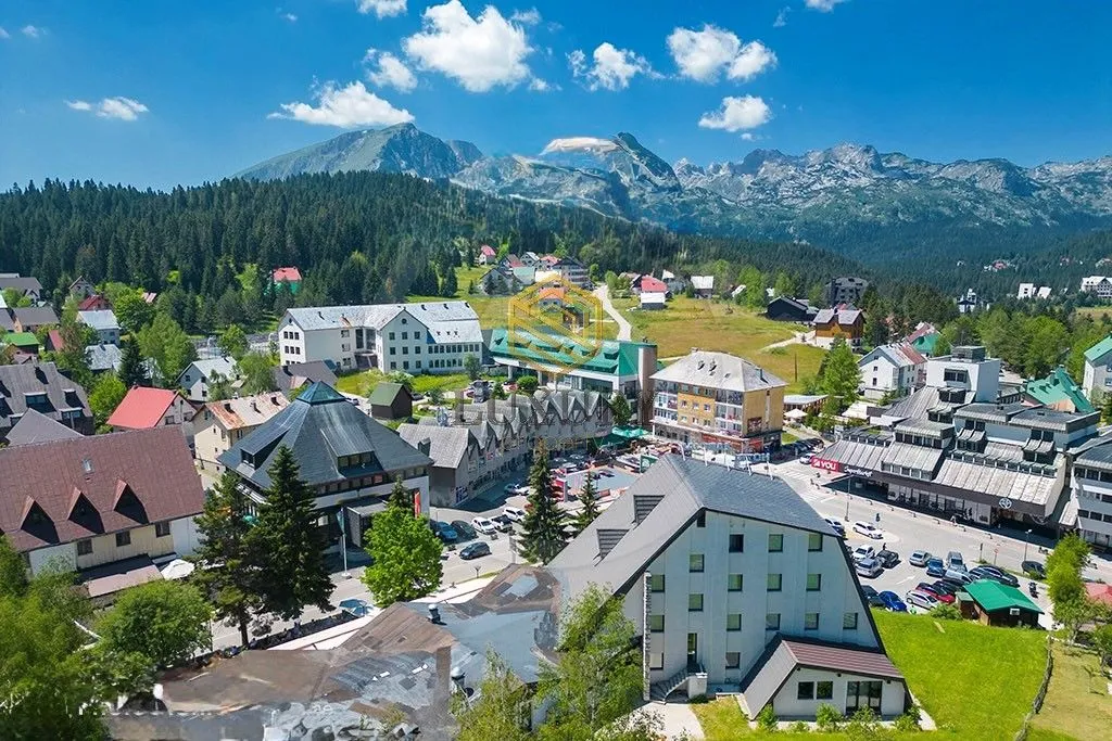 Prodaja, plac, 233m², Centar, Žabljak