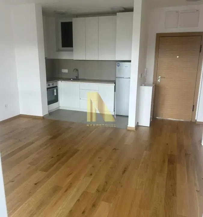 Izdavanje, poslovni prostor, 45m², Grbavica, Novi Sad Sve Podlokacije