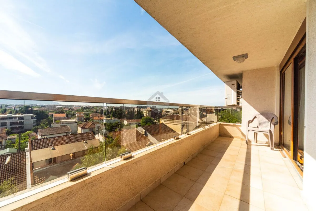 Prodaja, četvorosoban stan, 175m², Gorica C, Podgorica
