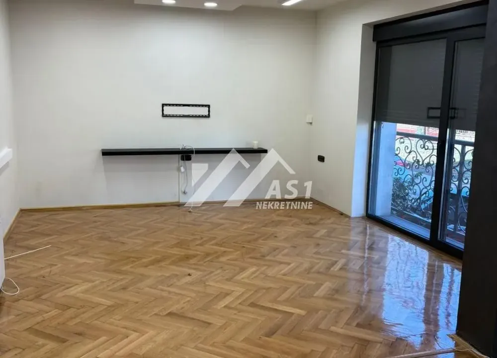 Izdavanje, poslovni prostor, 50m², Telep, Novi Sad Sve Podlokacije