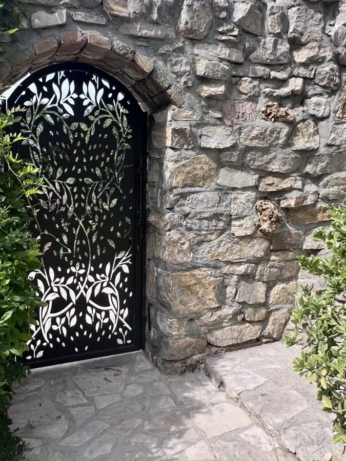 Sale, house, 550m², Reževići, Budva