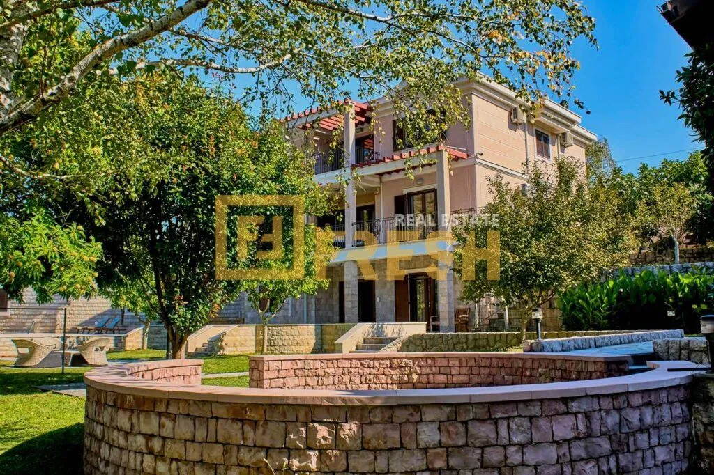 Sale, house, 300m², Zagorič, Podgorica