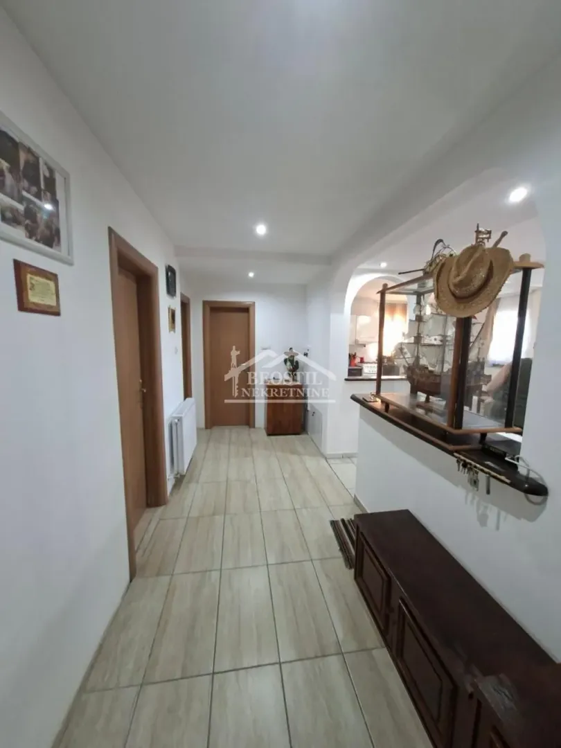 Prodaja, kuća, 101m², Zemun Ugrinovci, Zemun Sve Podlokacije