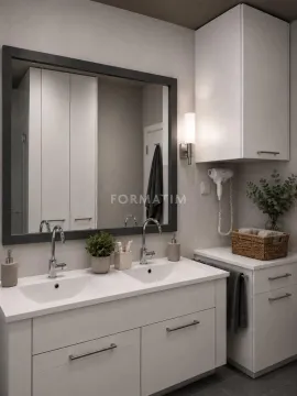 Moderno kupatilo sa duplim umivaonikom i velikim ogledalom. - image 10
