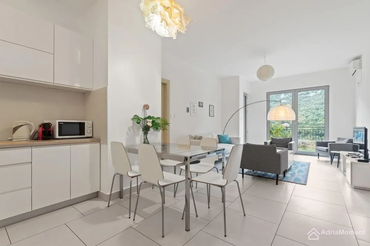 Prodaja, trosoban stan, 97m², Morinj, Kotor