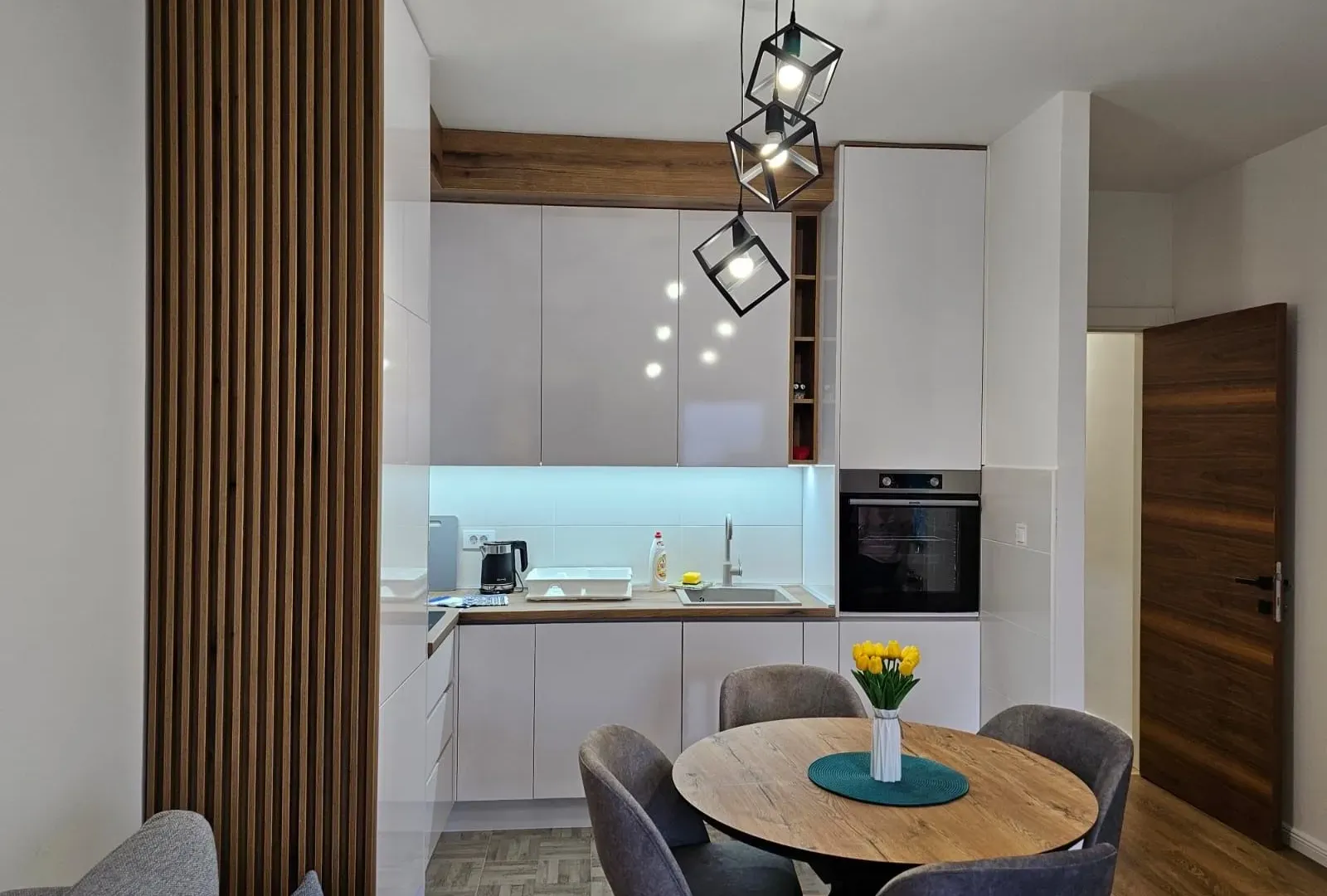 Izdavanje, dvosoban stan, 58m², Bijela, Herceg Novi