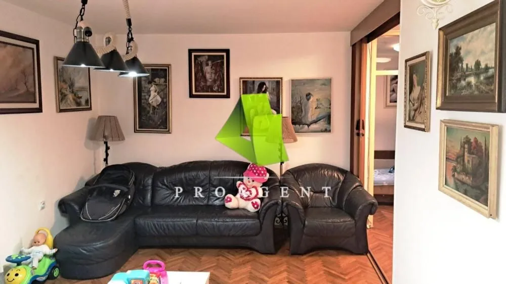 Prodaja, trosoban stan, 67m², Centar, Niš