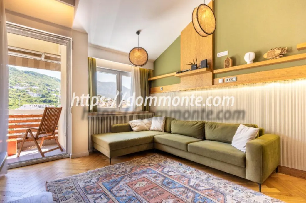 Izdavanje, dvosoban stan, 72m², Tivat, Crna Gora