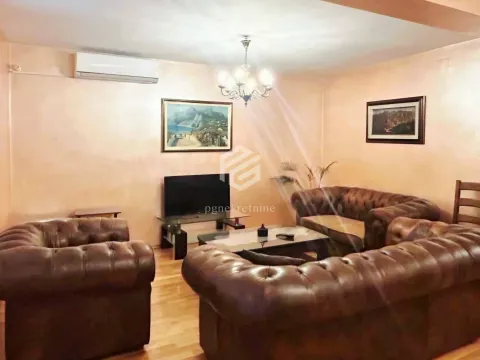 Izdavanje, kuća, 220m², Konik, Podgorica - image 2