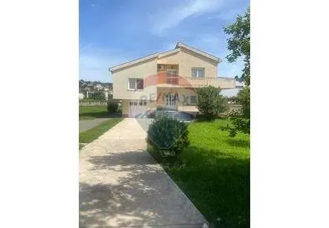 Izdavanje, kuća, 250m², Masline, Podgorica