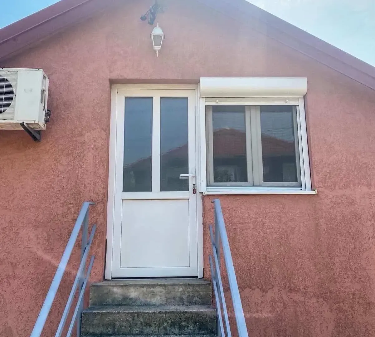 Izdavanje, jednosoban stan, 45m², Momišići, Podgorica