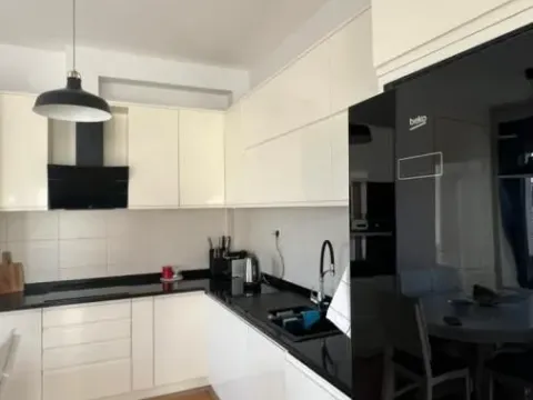 Izdavanje, trosoban stan, 115m², Centar, Tivat - image 3