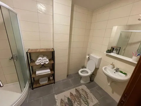 Rent, two bedroom apartment, 113m², Petrovac, Budva - image 9