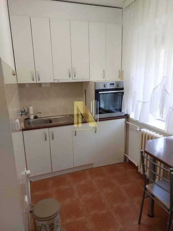Izdavanje, dvosoban stan, 34m², Socijalno, Novi Sad Sve Podlokacije