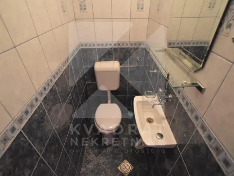 Izdavanje, petosoban stan, 120m², Zlatica, Podgorica - image 11