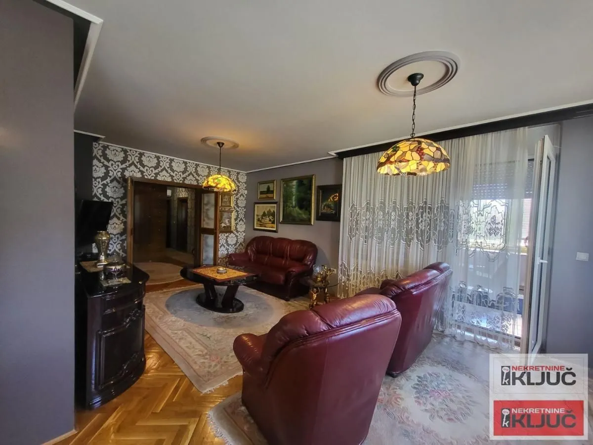 Prodaja, četvorosoban stan, 120m², Novo naselje, Novi Sad