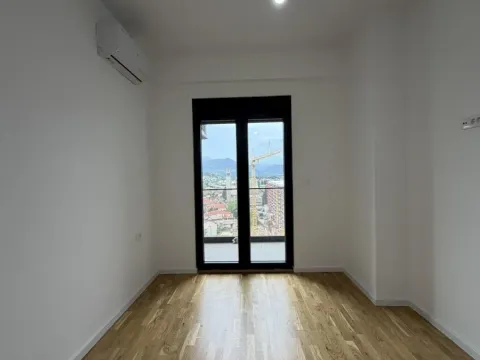 Izdavanje, poslovni prostor, 261m², Stari Aerodrom, Podgorica - image 2