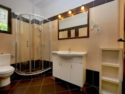 Prodaja, kuća, 235m², Kostanjica, Kotor - image 25