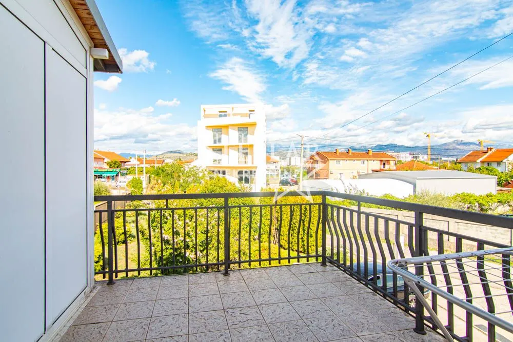 Izdavanje, trosoban stan, 130m², Gornja Gorica, Podgorica