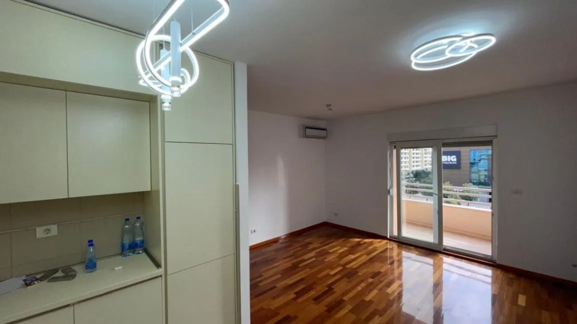 Izdavanje, dvosoban stan, 76m², City Kvart, Podgorica