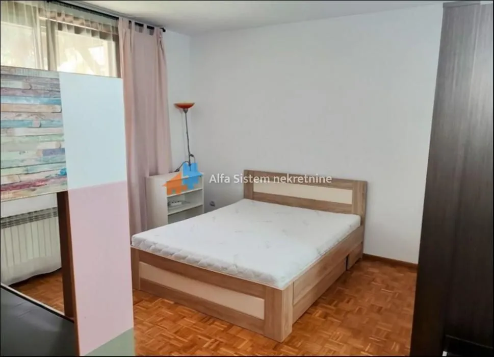 Izdavanje, četvorosoban stan, 125m², Savski Venac, Beograd
